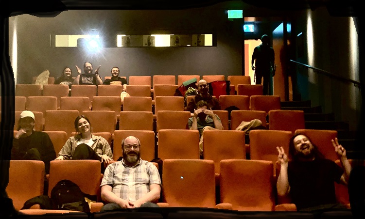 Kommkino-Saal musster verrückten Menschen